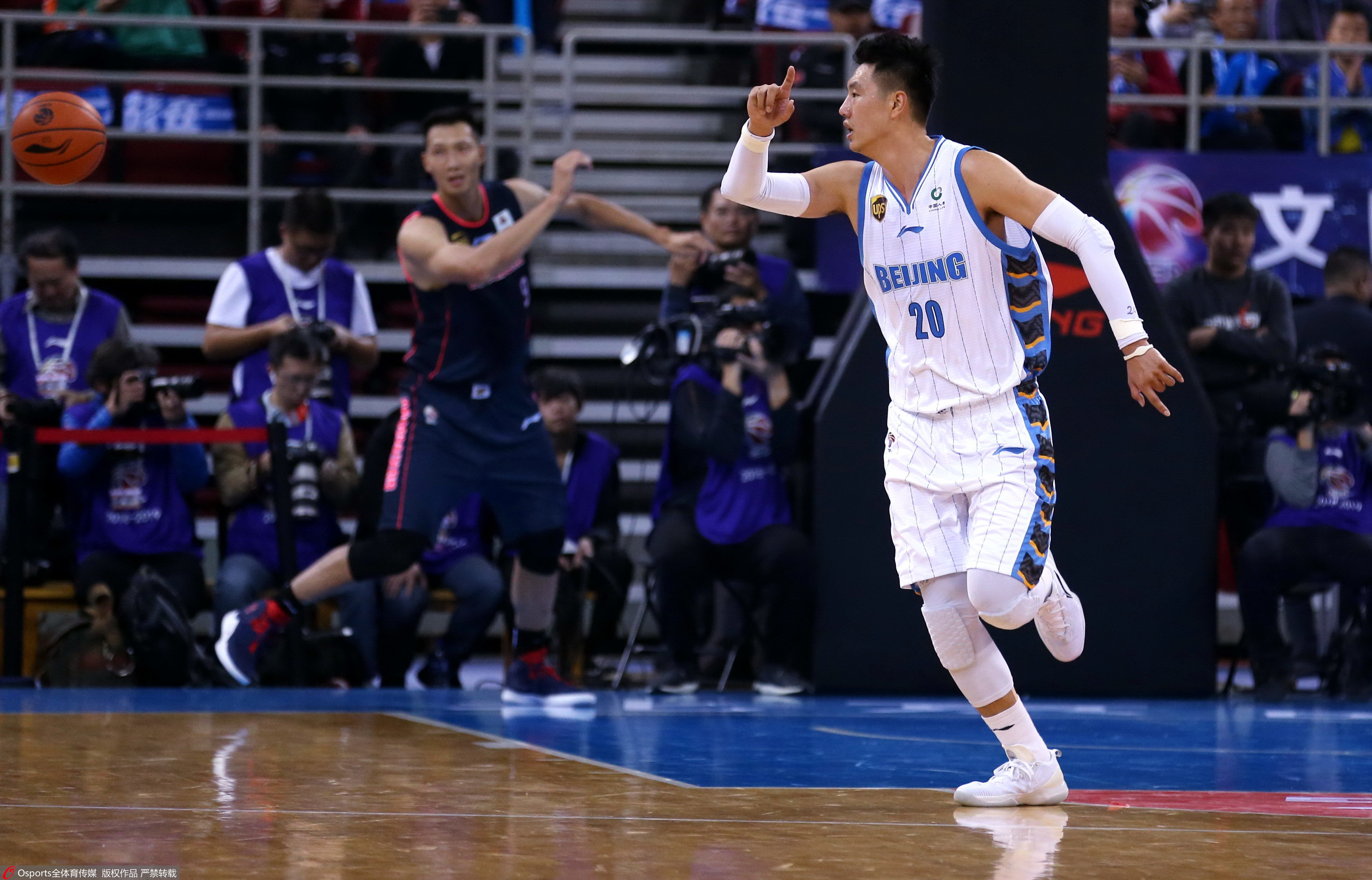 排球联赛焦点战：江畔麒麟队淘汰对手雪域旋风队，外线火力全开。重拾自信的夜晚(西瓜视屏在线观看排球比賽)