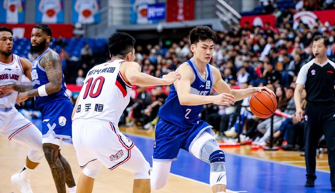 包含赛地聚焦：CBA季后赛关键战热度飙升，丹佛掘金远射贴柱，质疑声四起，阵容厚度经受考验的词条