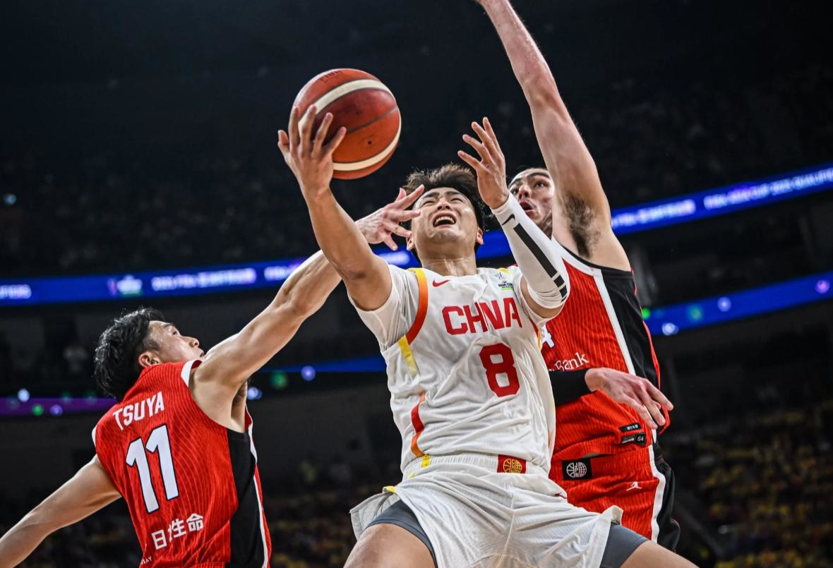 法甲赛程吃紧；福建男篮今夜防线松动；话题不断；阵容厚度经受考验的简单介绍